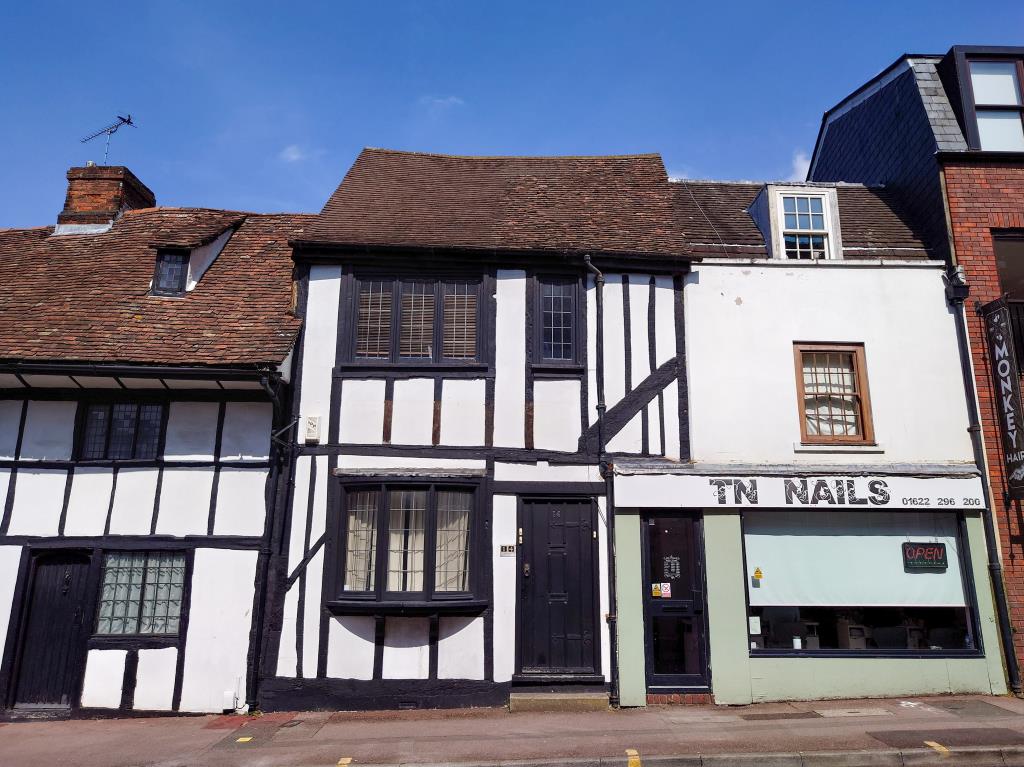 Lot: 137 - MIXED-USE TOWN CENTRE PROPERTY - Tudor style mid terrace property